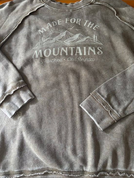 Artisans Tops - Vintage-Inspired Gray 'Made for the Mountains' Graphic Crewneck Sweatshirt